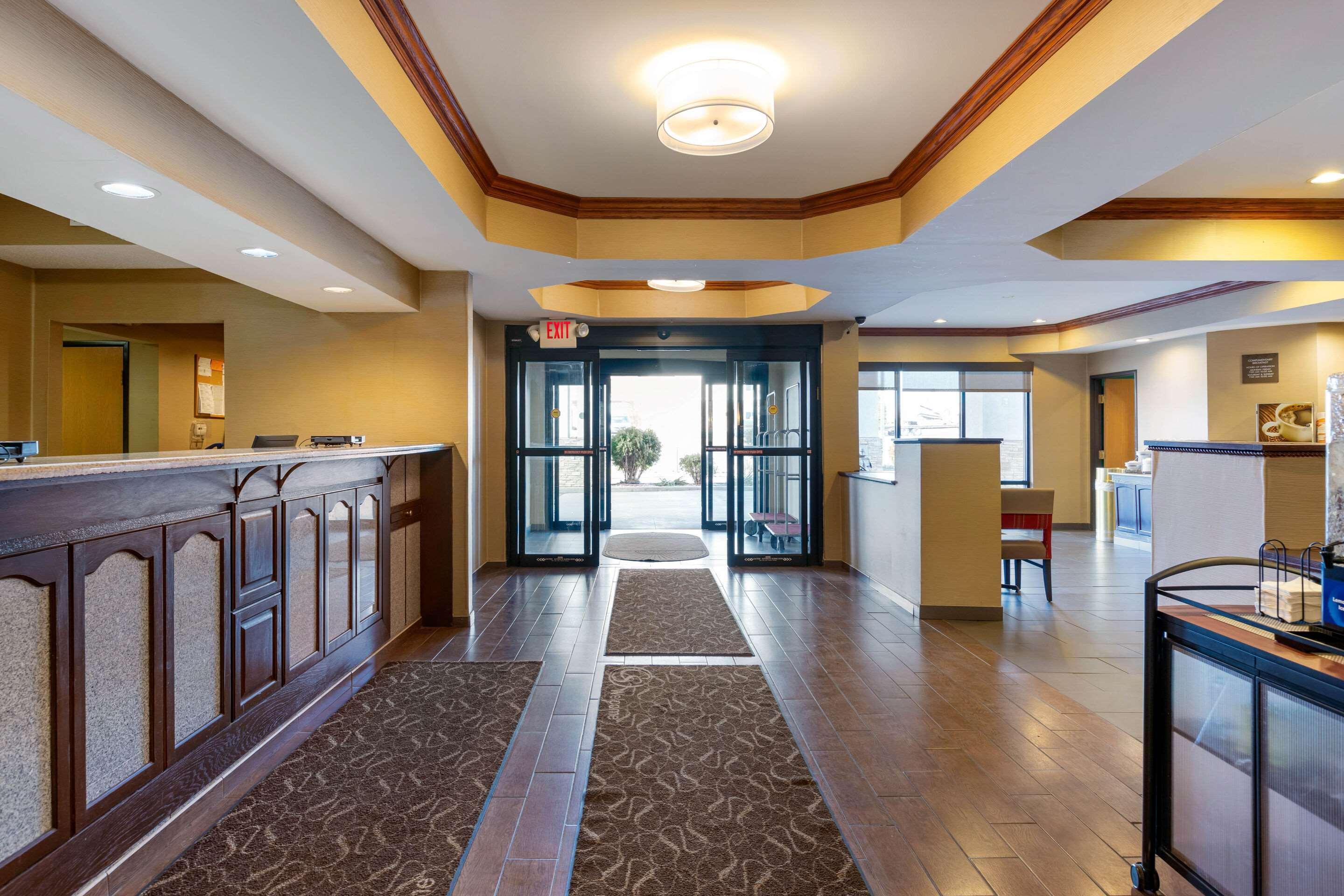 Comfort Suites South Haven Near I-96 Luaran gambar