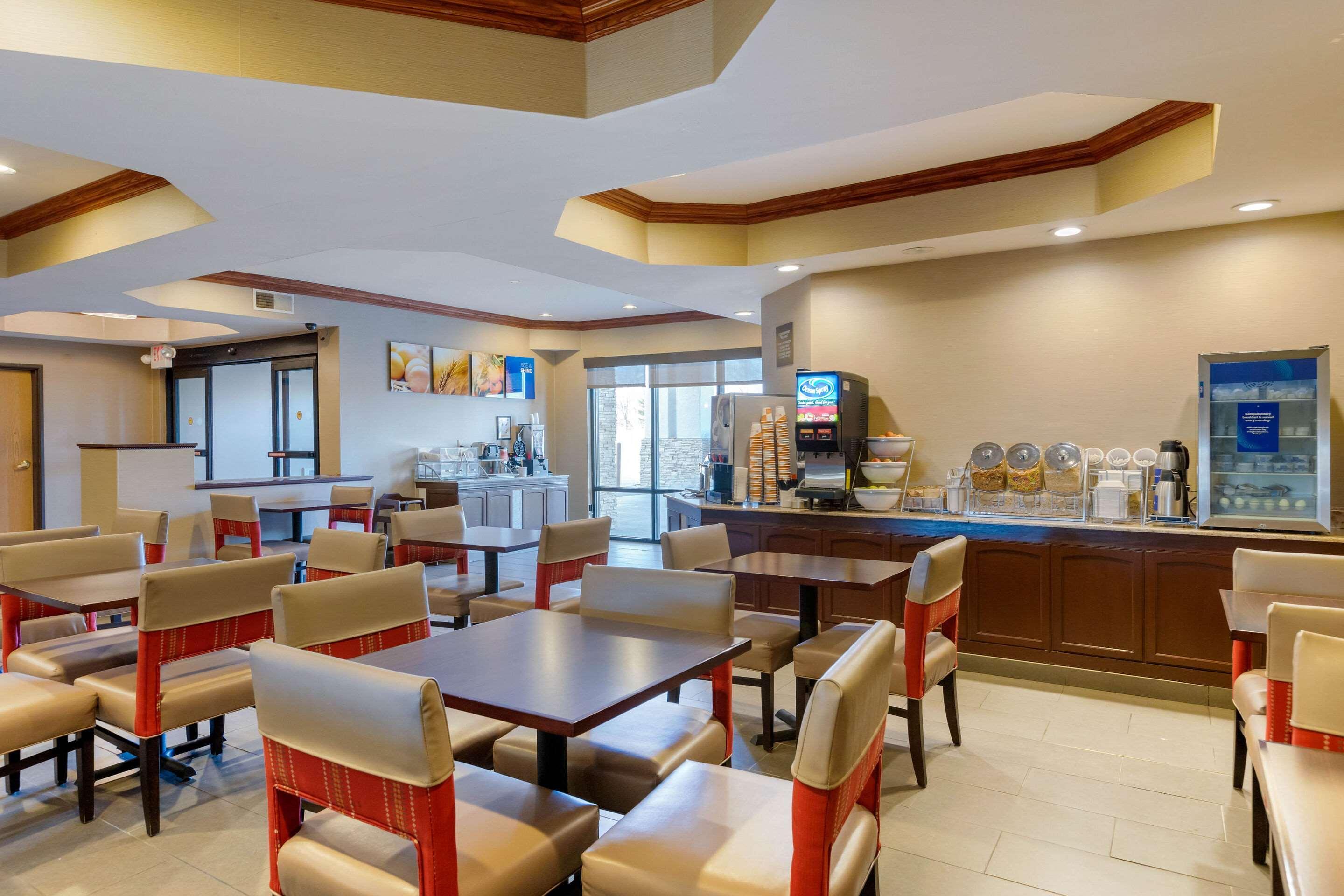 Comfort Suites South Haven Near I-96 Luaran gambar