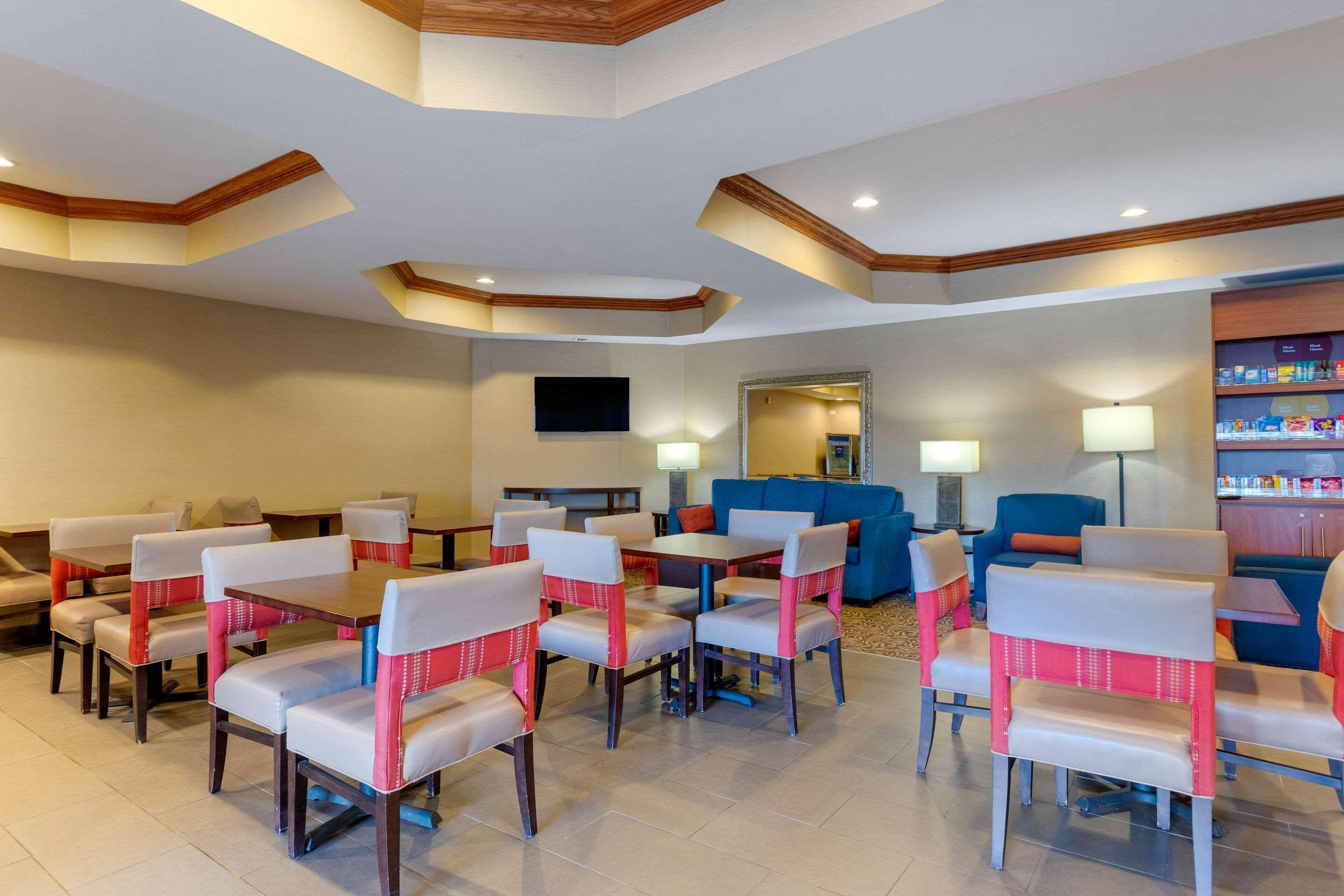 Comfort Suites South Haven Near I-96 Luaran gambar