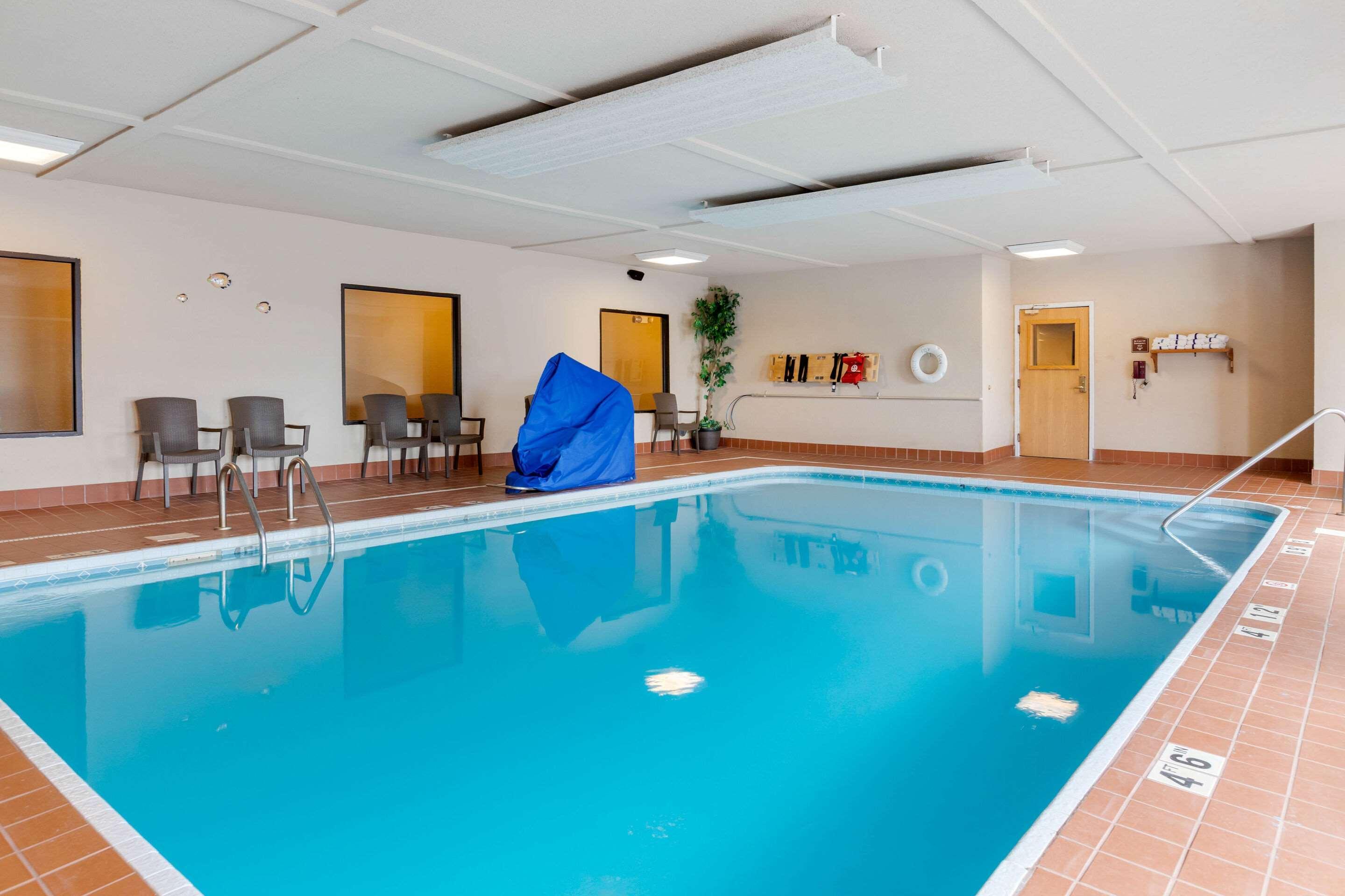Comfort Suites South Haven Near I-96 Luaran gambar
