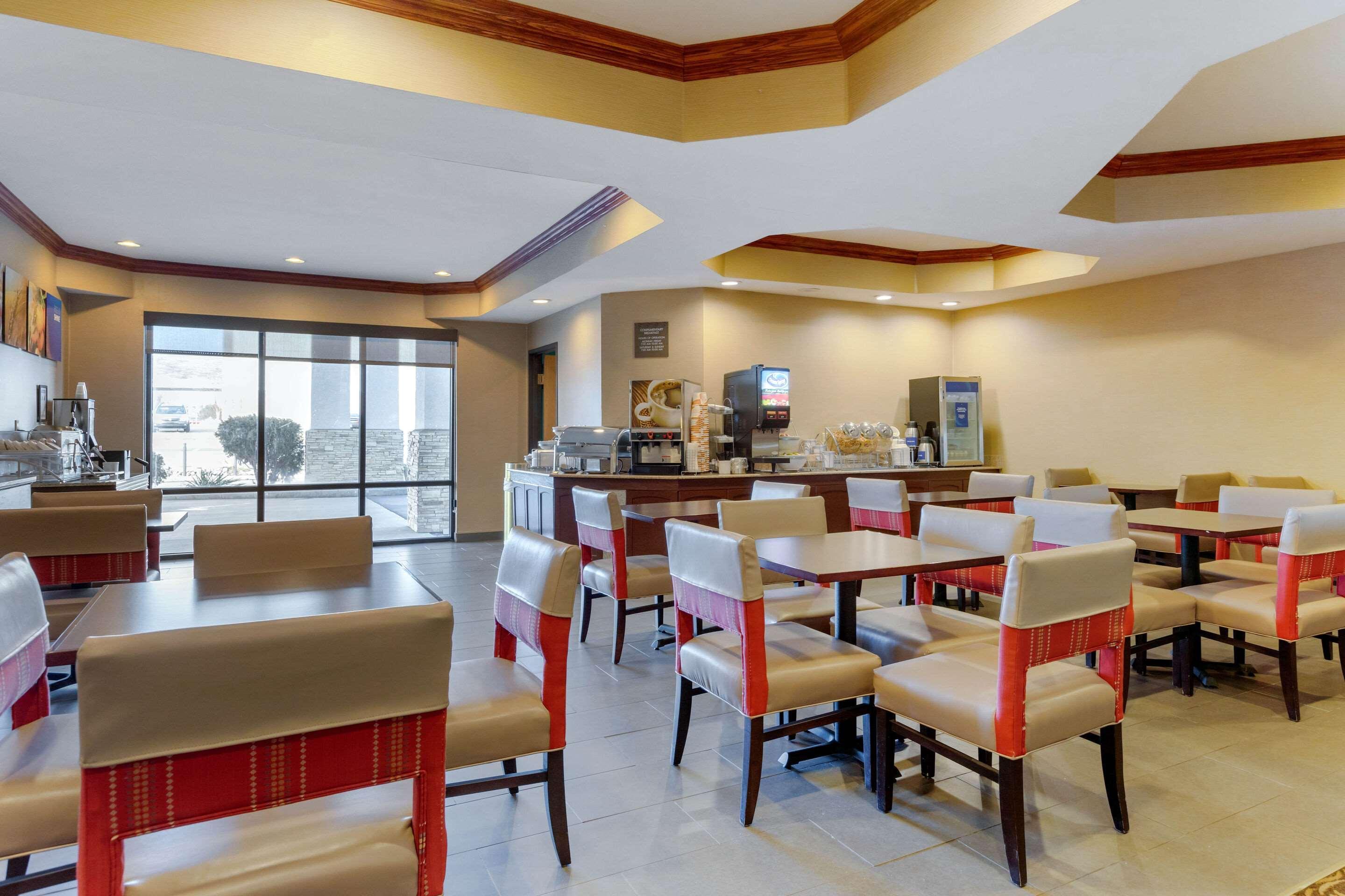Comfort Suites South Haven Near I-96 Luaran gambar
